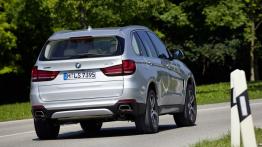 BMW X5 III xDrive40e (2015) - widok z tyłu