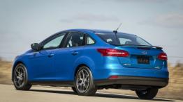 Ford Focus III Sedan Facelifting (2015) - widok z tyłu