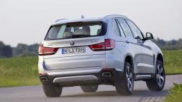 BMW X5 III xDrive40e (2015) - widok z tyłu