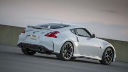 Nissan 370Z Nismo (2015) - widok z tyłu