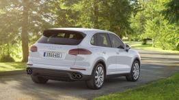 Porsche Cayenne S E-Hybrid (2015) - widok z tyłu