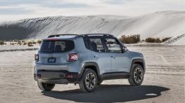 Jeep Renegade Trailhawk (2015) - widok z tyłu