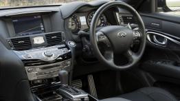 Infiniti Q70 Facelifting 2.2d (2015) - kokpit