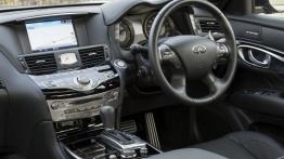 Infiniti Q70 Facelifting 2.2d (2015) - kokpit