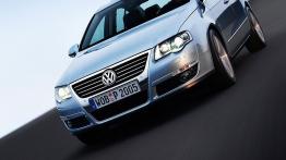 Volkswagen Passat 2005 - widok z przodu