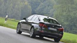 BMW serii 5 F10 518d Sedan (2015) - widok z tyłu