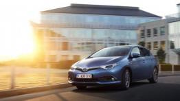 Toyota Auris II Hatchback Facelifting Hybrid (2015) - widok z przodu