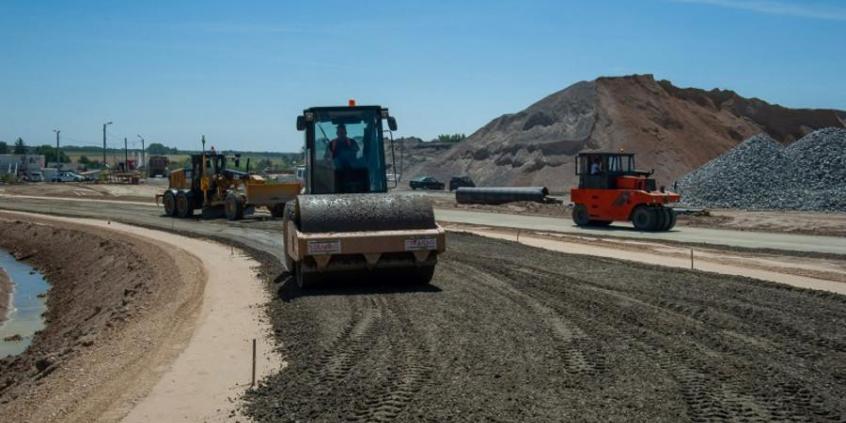 Wakacje nie dla drogowców. Nowe fragmenty autostrad i ekspresówek oraz wakacyjne spowolnienia