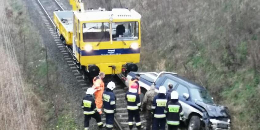 Spadł z wiaduktu w Mitsubishi L200. Nic mu się nie stało