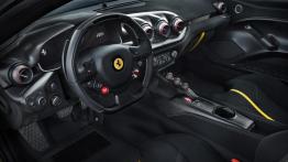 Ferrari F12tdf (2016) - widok ogólny wnętrza z przodu