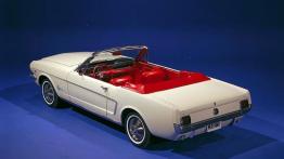 Ford Mustang I Cabrio 3.3 R6 120KM 88kW 1965-1966