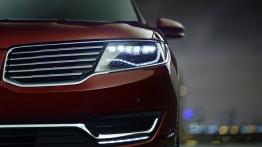 Lincoln MKX II (2016) - lewy przedni reflektor - włączony