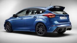 Ford Focus III RS (2016) - tył - reflektory włączone