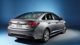 Hyundai Sonata LF Plug-in Hybrid (2016) - tył - reflektory włączone