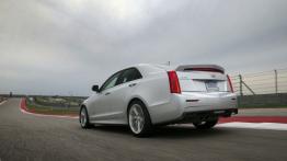 Cadillac ATS-V Sedan (2016) - widok z tyłu