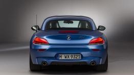 BMW Z4 E89 Facelifting Estoril Blue (2016) - tył - reflektory włączone