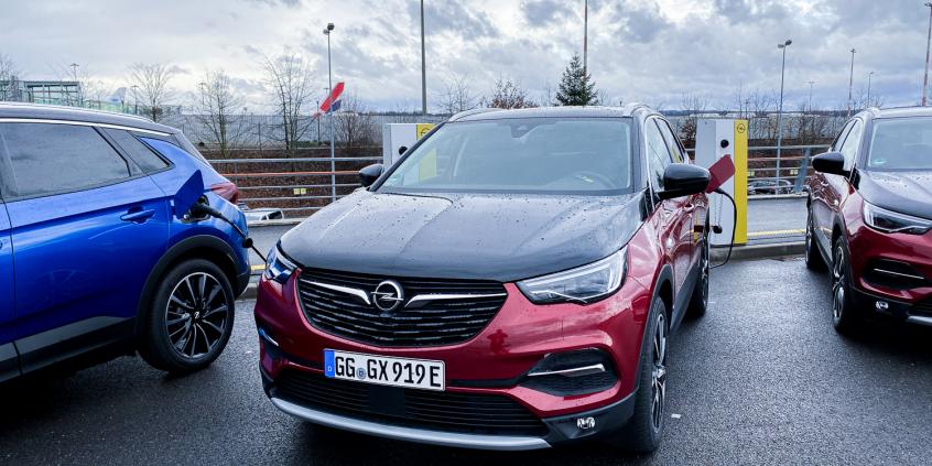 Opel Grandland X Hybrid 4 – koniec z marudzeniem