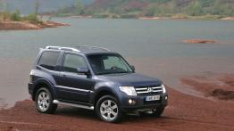 Mitsubishi Pajero 2007 - prawy bok