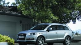 Audi Q7 - widok z przodu