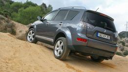 Mitsubishi Outlander 2007 - widok z tyłu