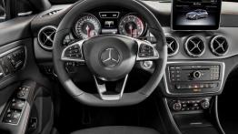 Mercedes CLA 250 4MATIC Shooting Brake (X117) - kokpit