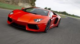 Lamborghini Aventador LP700-4 - widok z przodu