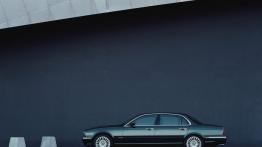 Jaguar XJ8 - lewy bok