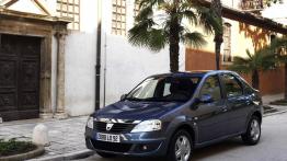 Dacia Logan 2008 - widok z przodu