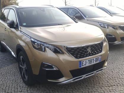 #peugeot5008 #suv