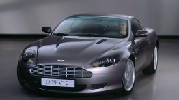 Aston Martin DB9 - widok z przodu