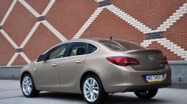 Opel Astra J Sedan 1.3 CDTI ecoFLEX 95KM 70kW 2013-2019