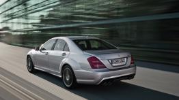 Mercedes Klasa S 63 AMG 2009 - widok z tyłu