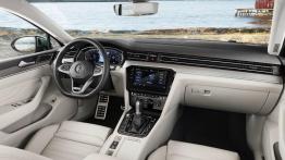 Volkswagen Passat (2019) - widok ogólny wnętrza z przodu