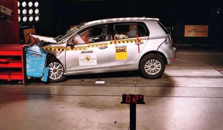 Crashtest Golfa VI