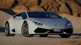 Lamborghini Huracan na świeżych fotografiach