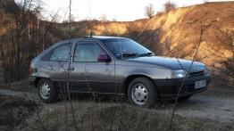 Opel Kadett E Hatchback - galeria społeczności - prawy bok