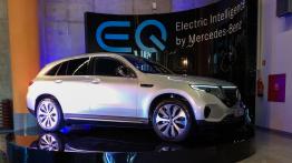 Mercedes EQC – przekona sceptyków do elektromobilności. Wystarczy zaufać jego inteligencji