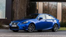 Lexus IS 200t - wojownik o gołębim sercu