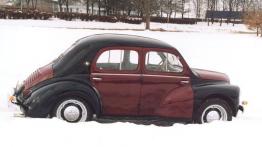 Renault 4CV - prawy bok