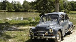 Renault 4CV - widok z przodu