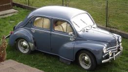 Renault 4CV - prawy bok