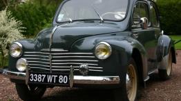 Renault 4CV - przód - reflektory wyłączone