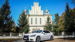 Lexus LS IV Facelifting 600h 394KM - galeria redakcyjna - widok z przodu