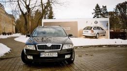 Skoda Octavia Combi 1.6 FSI 16V Ambiente - galeria redakcyjna - widok z przodu