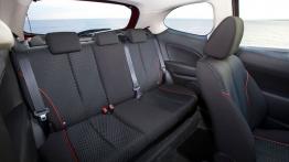 Mazda 2 Facelifting - wersja 3-drzwiowa - widok ogólny wnętrza
