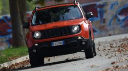 Jeep Renegade Trailhawk (2015) - wersja europejska - widok z przodu