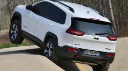 Jeep Cherokee KL (2014) Trailhawk - wersja europejska - widok z tyłu