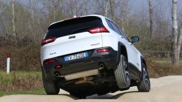 Jeep Cherokee KL (2014) Trailhawk - wersja europejska - widok z tyłu