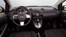 Mazda 2 Facelifting - wersja 5-drzwiowa - pełny panel przedni