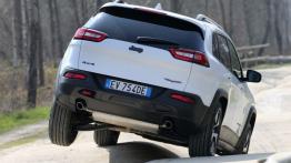 Jeep Cherokee KL (2014) Trailhawk - wersja europejska - widok z tyłu